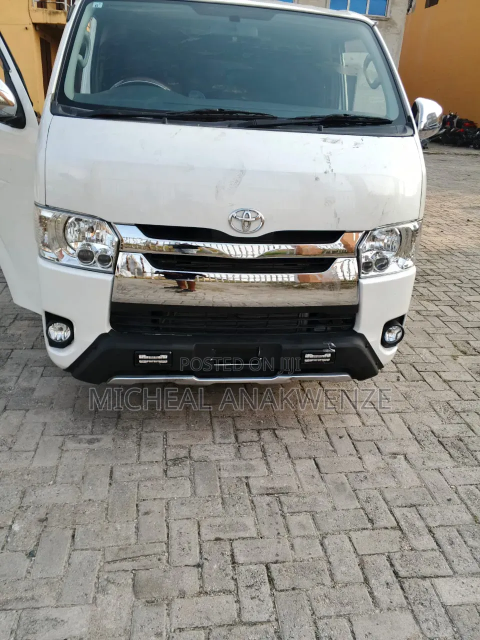 Toyota Grand HiAce 2013 White