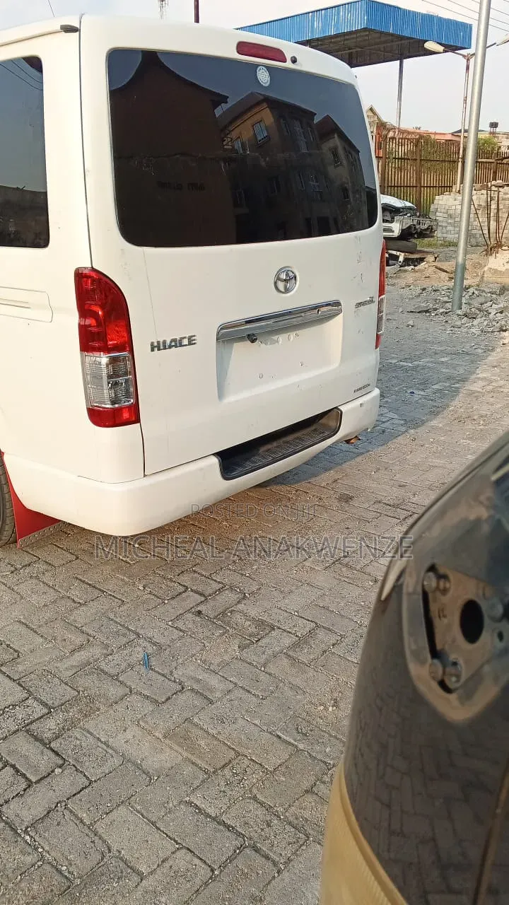 Toyota Grand HiAce 2013 White