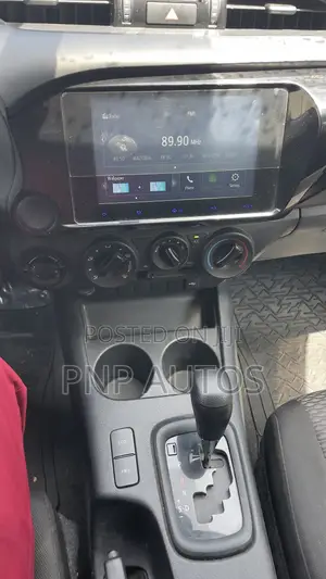 Toyota Hilux 2024 White