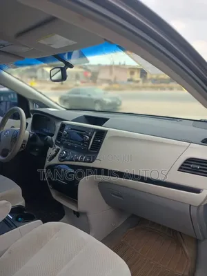 Toyota Sienna 2010 Black