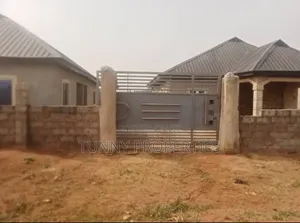 5bdrm Bungalow in Adamo for sale