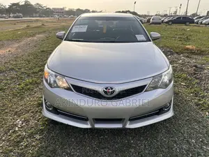 Toyota Camry SE Sport 4dr Sedan w/Prod. End 11/13 (2.5L 4cyl 6A) 2014