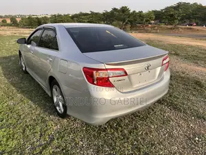 Toyota Camry SE Sport 4dr Sedan w/Prod. End 11/13 (2.5L 4cyl 6A) 2014