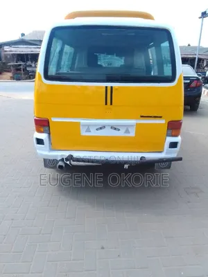 Volkswagen Transporter 2002 Yellow