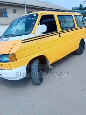 Volkswagen Transporter 2002 Yellow