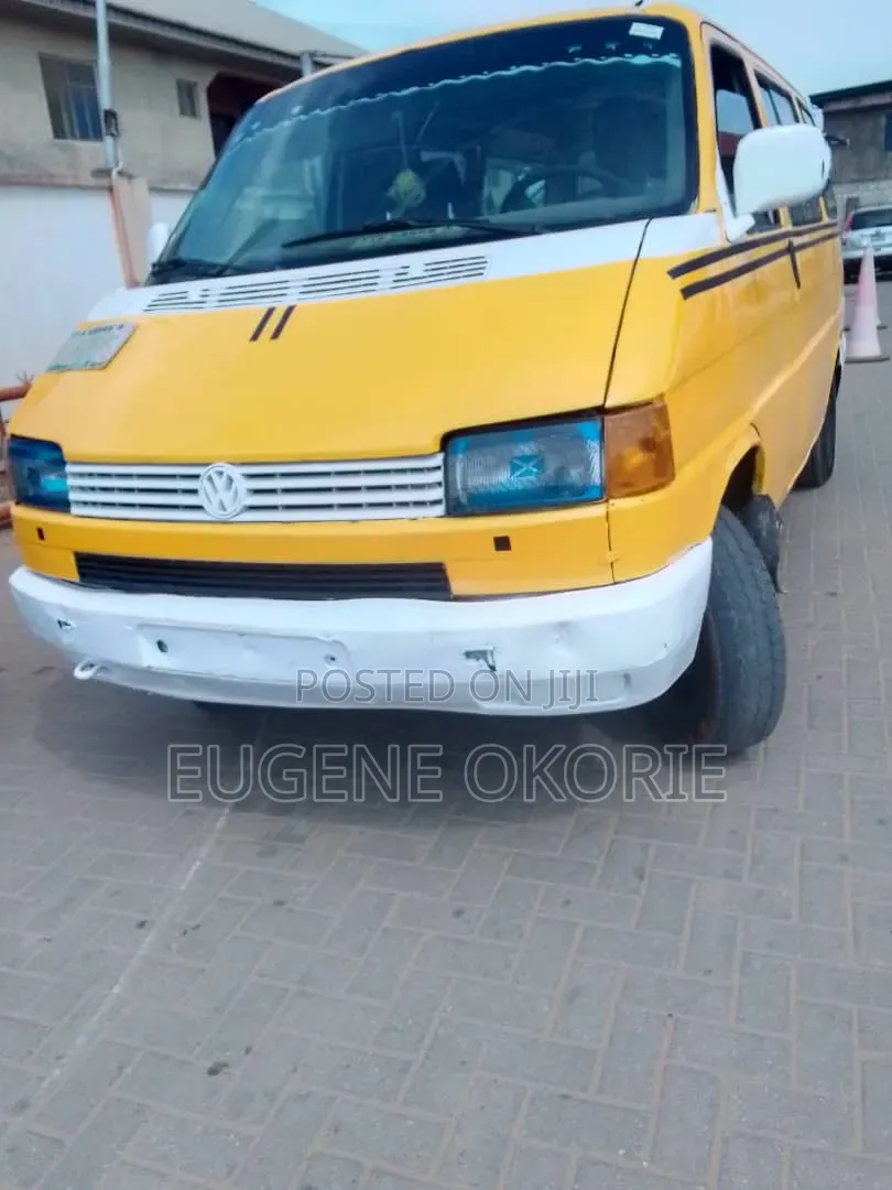 Volkswagen Transporter 2002 Yellow