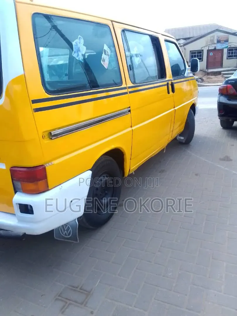 Volkswagen Transporter 2002 Yellow