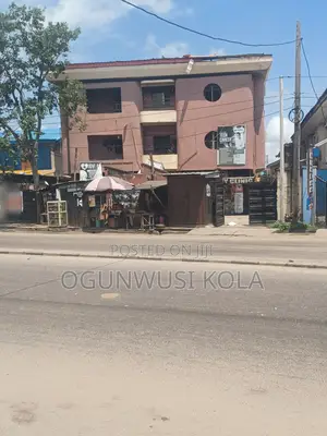 3 Bedroom Flat for Commercial or Residential