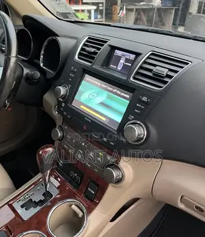 Toyota Highlander Limited 2012 Gold