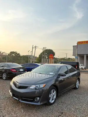Toyota Camry SE 4dr Sedan (2.5L 4cyl 6A) 2012 Gray