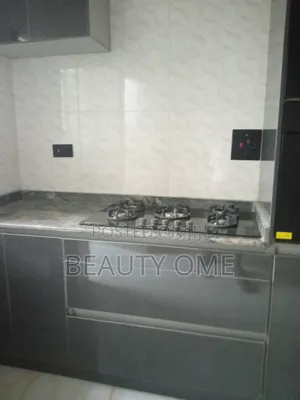 3bdrm Block of Flats in Surulere for sale
