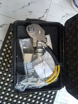 Rsq3000st, Square Drive Hydraulic Torque Wrench Set 1 In. Square Drive