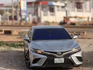 Toyota Camry 2018 Silver