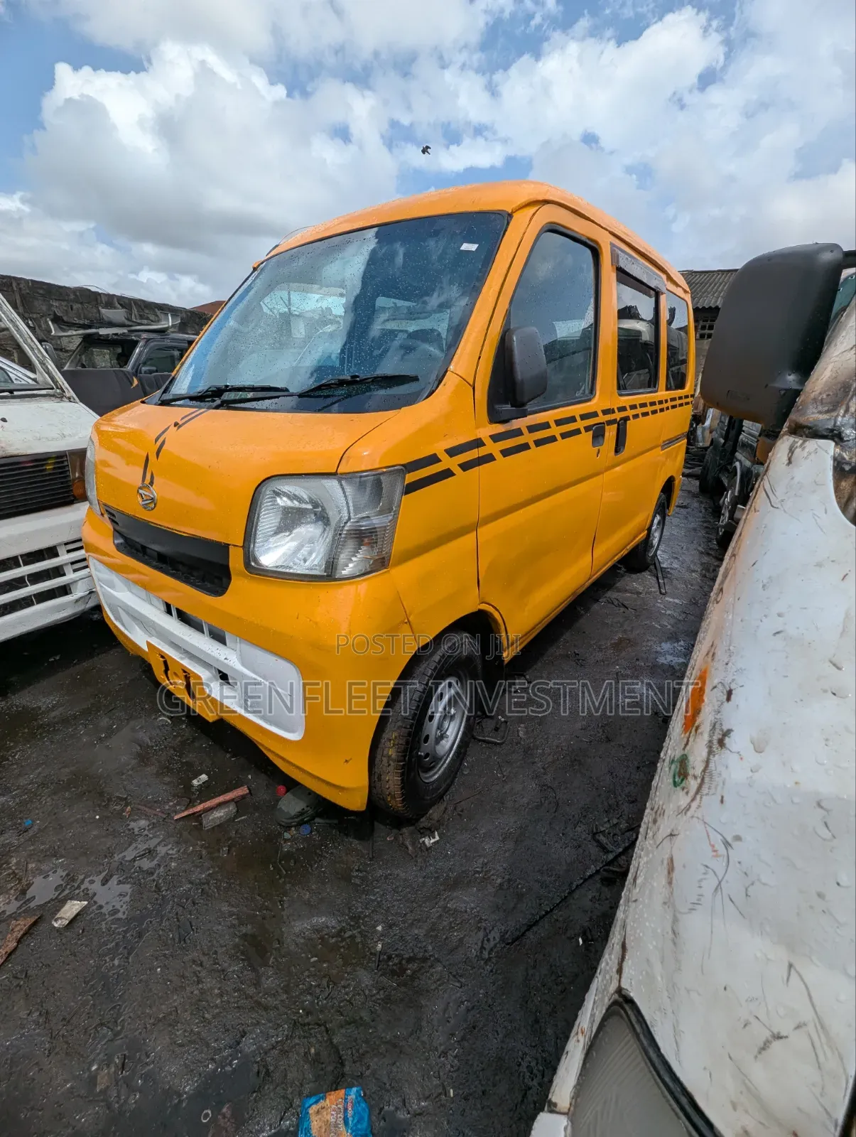 Daihatsu Hijet 2012 Yellow