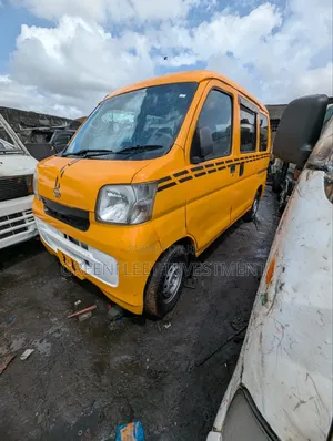 Daihatsu Hijet 2012 Yellow