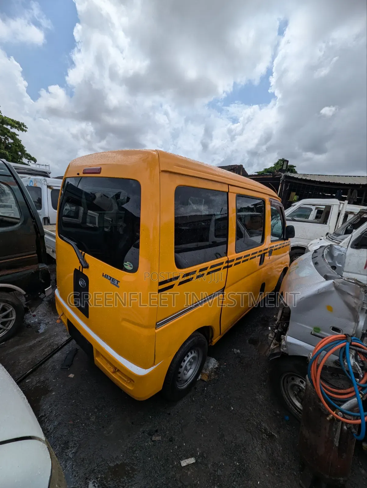 Daihatsu Hijet 2012 Yellow