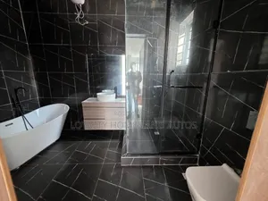5bdrm House in Banana Island for rent