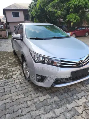 Toyota Corolla LE 4dr Sedan (1.8L 4cyl CVT) 2016 Silver