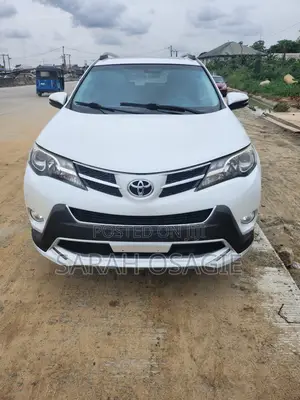 Toyota RAV4 XLE 4dr SUV (2.5L 4cyl 6A) 2015 White