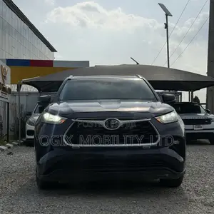 Toyota Highlander XLE AWD 2020 Blue