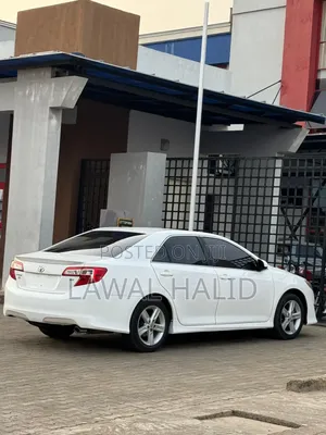 Toyota Camry SE 4dr Sedan (2.5L 4cyl 6A) 2014 White