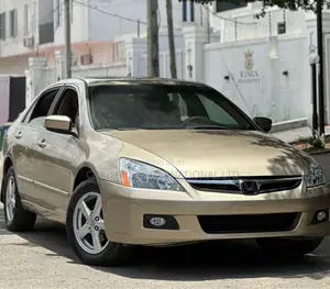 Honda Accord 2004 Gold