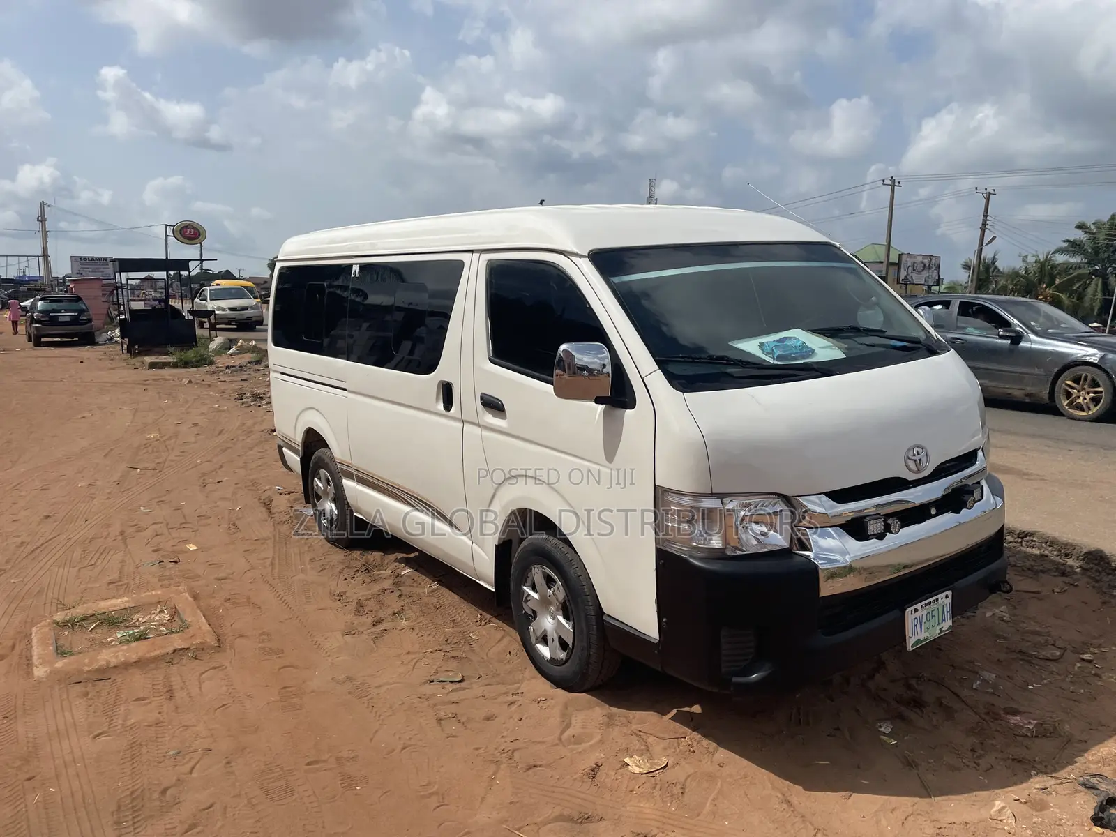 Toyota HiAce 2011 White