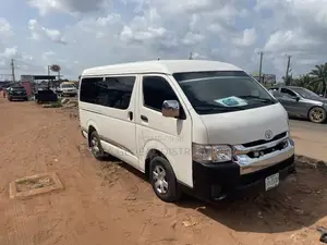 Toyota HiAce 2011 White