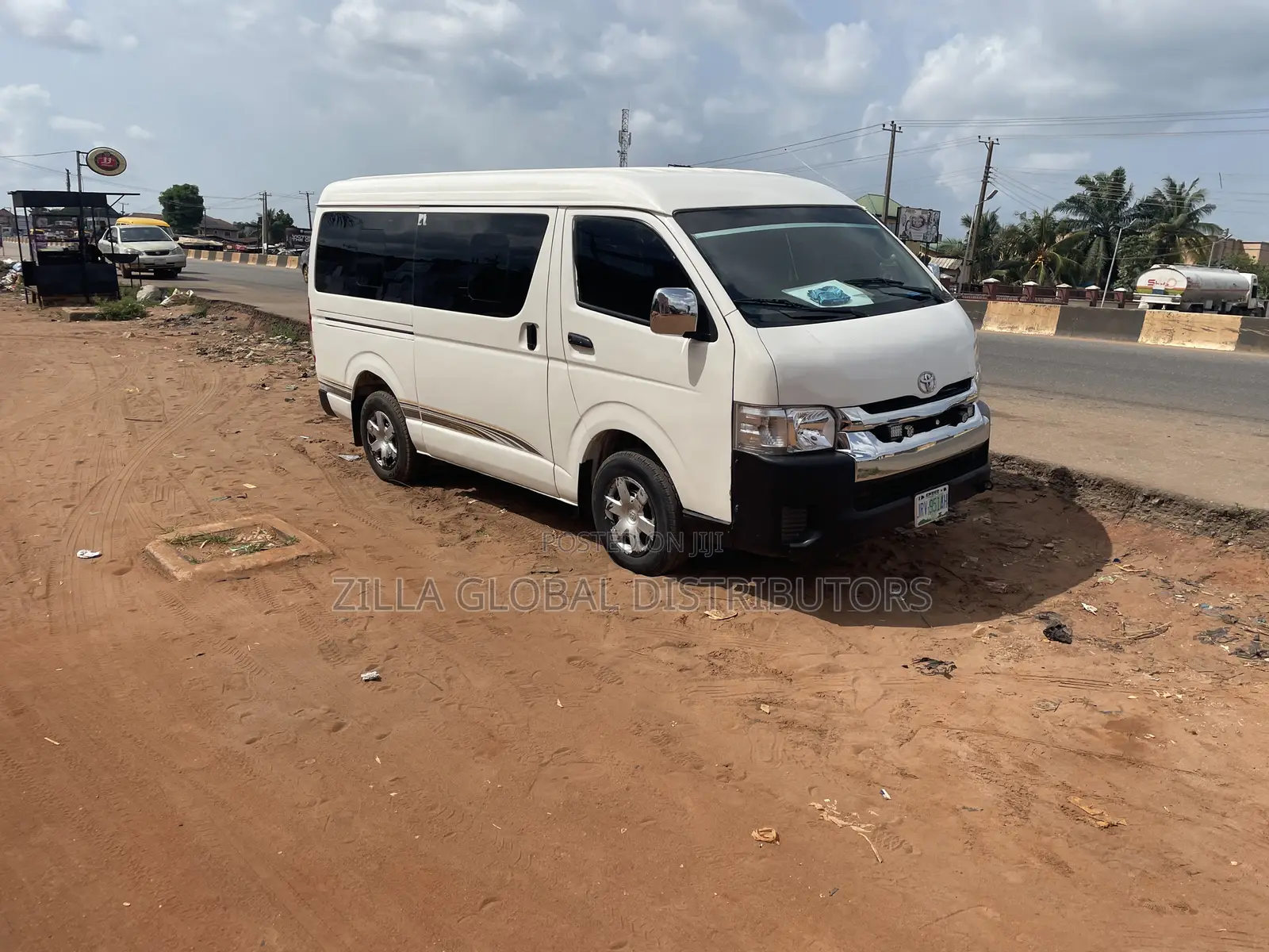 Toyota HiAce 2011 White