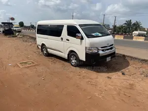 Toyota HiAce 2011 White