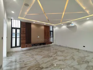 6bdrm House in Lekki Phase 1 for sale
