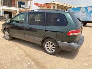 Toyota Sienna 2001 Green