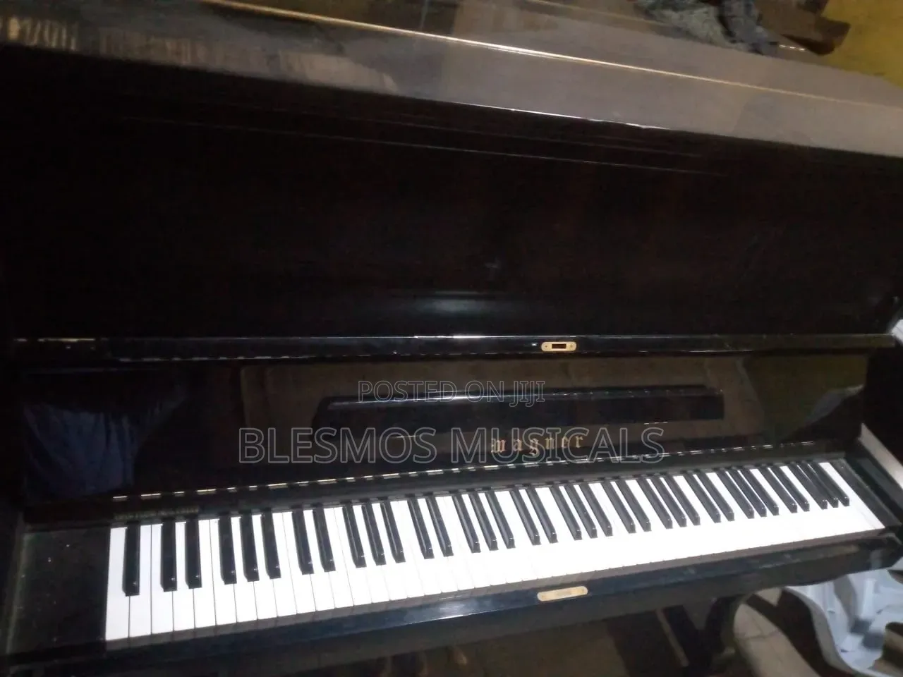 Magner Upright Piano