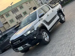 Toyota Hilux SR5+ 4x4 2019 White