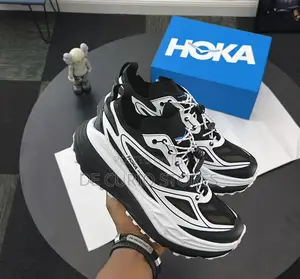 Hoka - Sneakers