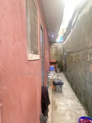 3bdrm House in Lawanson for sale