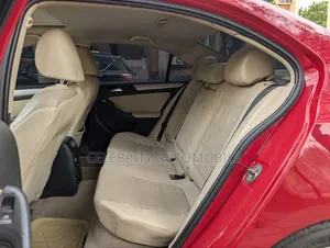 Volkswagen Passat 2011 Red