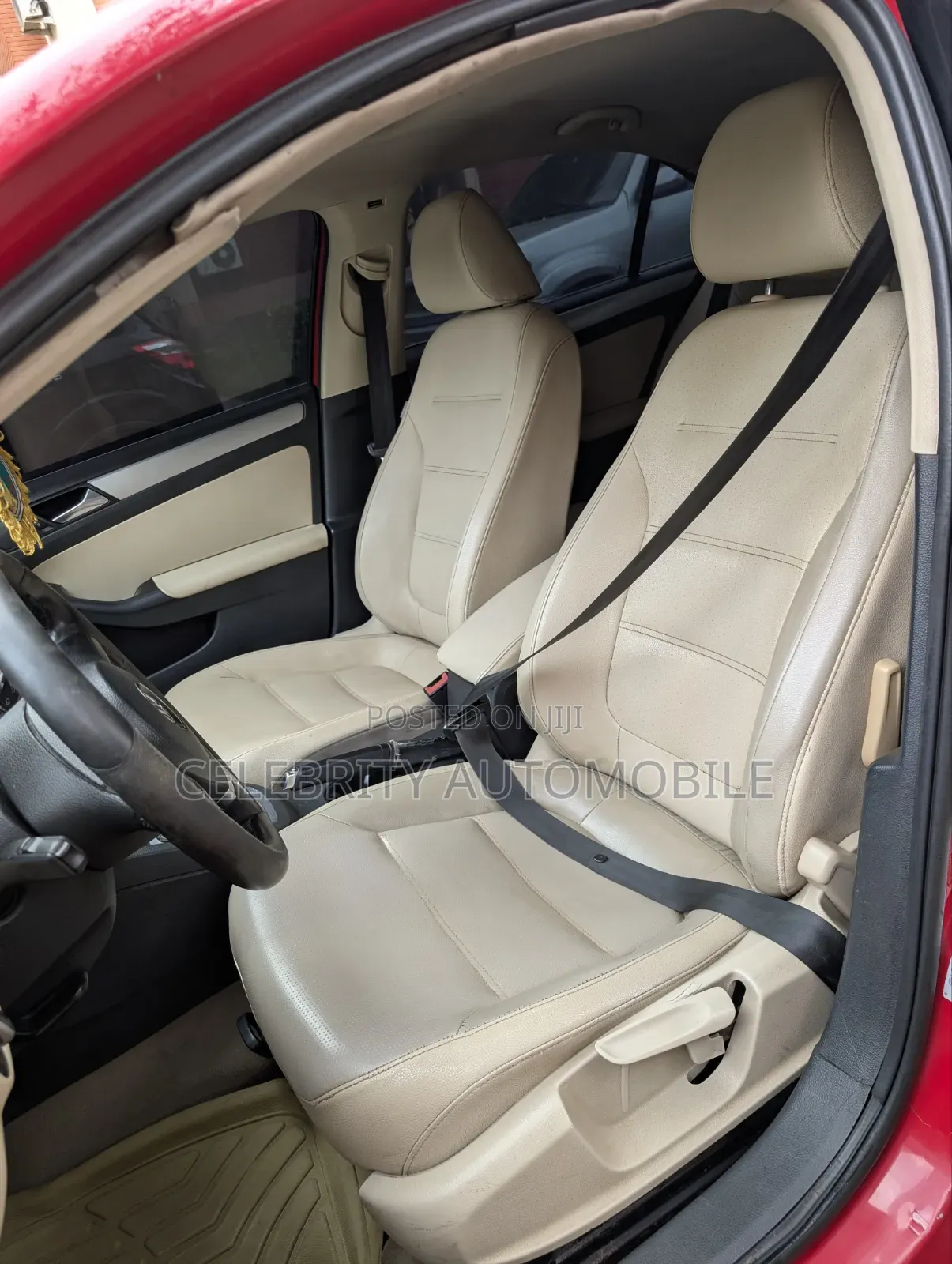 Volkswagen Passat 2011 Red