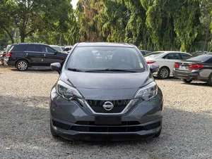Nissan Versa 1.6 SV 2017 Gray