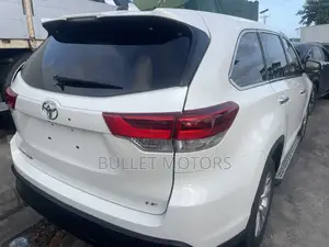 Toyota Highlander LE V6 4x4 (3.5L 6cyl 6A) 2016 White