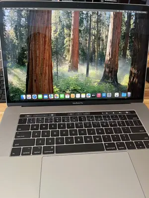 Laptop Apple MacBook Pro 2017 16GB Intel Core i7 SSD 512GB