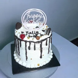 Size 6 Vanilla Drip Cake – 2 Layers