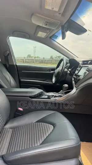 Toyota Camry SE (2.5L 4cyl 8A) 2019