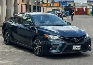 Toyota Camry SE FWD (2.5L 4cyl 8AM) 2018 Black