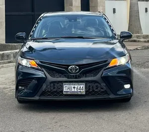 Toyota Camry SE FWD (2.5L 4cyl 8AM) 2018 Black