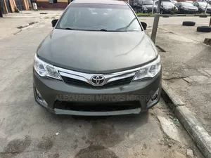 Toyota Camry XLE 4dr Sedan (2.5L 4cyl 6A) 2012 Green