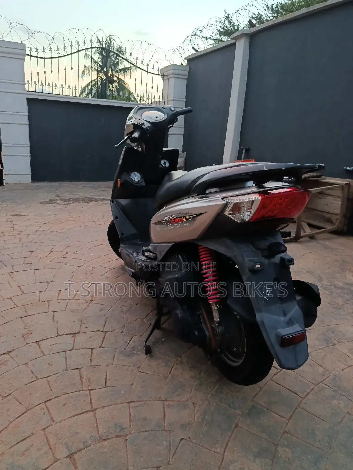 SYM Fnx 125 2020 Silver