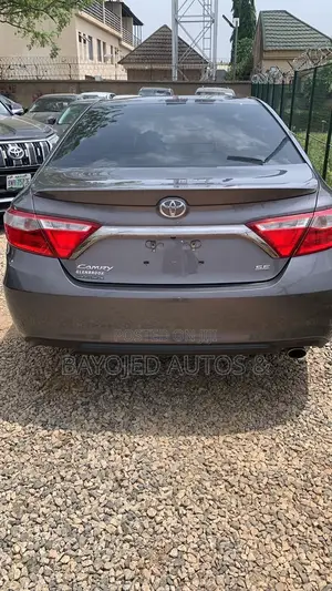 Toyota Camry SE 4dr Sedan (2.5L 4cyl 6A) 2015 Gray