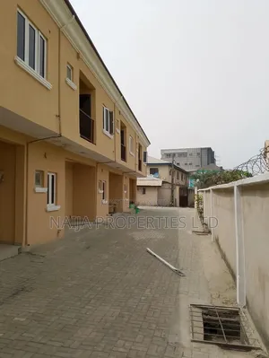 3bdrm Townhouse / Terrace in Skymall, Sangotedo for rent