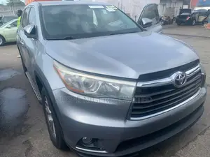 Toyota Highlander LE Plus 4dr SUV (3.5L 6cyl 6A) 2015 Silver